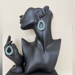 Elegant Teardrop Earrings in Turquoise